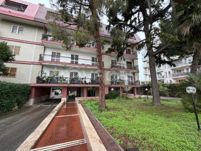 Appartamento in affitto a Bari viale Paolo Borsellino e Giovanni Falcone, arredato, riscaldamento autonomo, vista giardino TrovaCasa
