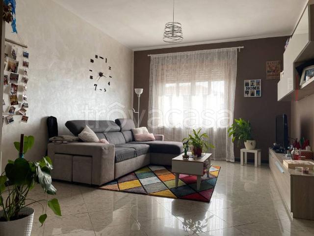 Appartamento in affitto a Beinasco piazza Vittorio Veneto, 6, non arredato/vuoto, vista panoramica, ascensore TrovaCasa