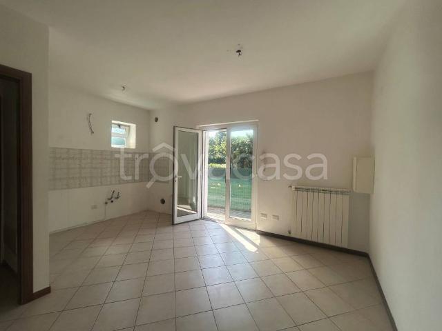 Appartamento in affitto a Besozzo via Sottocampagna, 2, non arredato/vuoto, posto auto, cucina a vista TrovaCasa