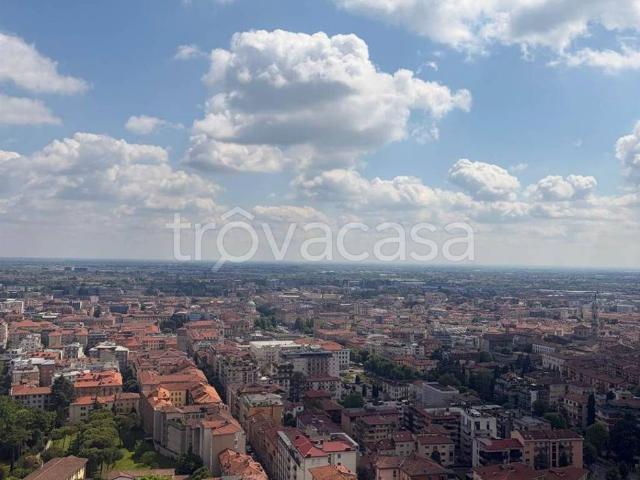 Appartamento in affitto a Bergamo, non arredato/vuoto, box, immobile di prestigio TrovaCasa