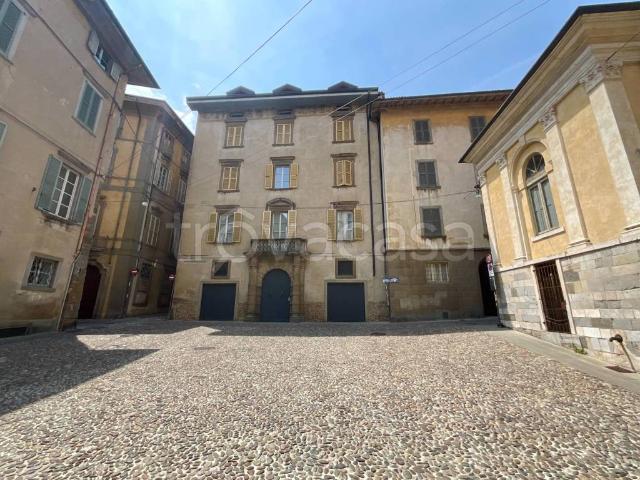 Appartamento in affitto a Bergamo piazza Padre Reginaldo Giuliani, arredato, immobile di prestigio, travi a vista TrovaCasa
