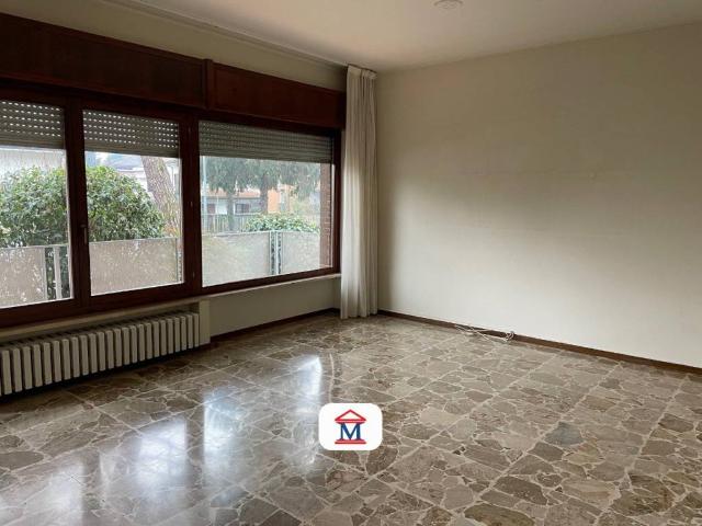Appartamento in affitto a Bergamo via Crescenzi, non arredato/vuoto, box, cantina TrovaCasa