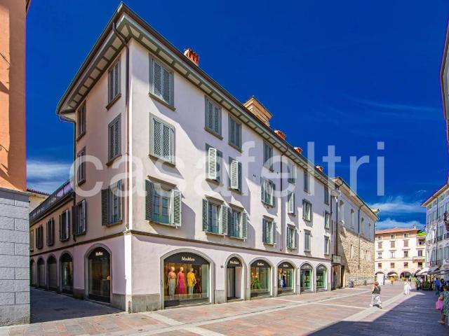 Appartamento in affitto a Bergamo vicolo macellerie, ascensore, doppia esposizione, ultimo piano TrovaCasa