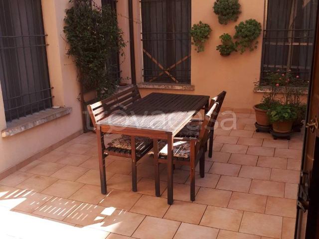 Appartamento in affitto a Bologna via Mascarella, arredato, giardino privato, aria condizionata TrovaCasa