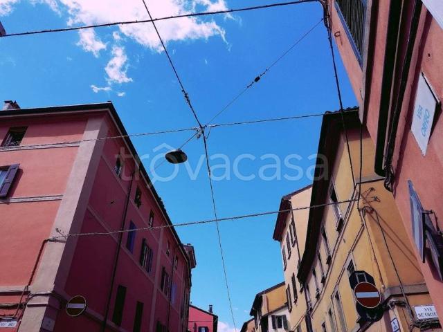 Appartamento in affitto a Bologna via Orfeo, non arredato/vuoto, vicinanze negozi, cucina abitabile TrovaCasa