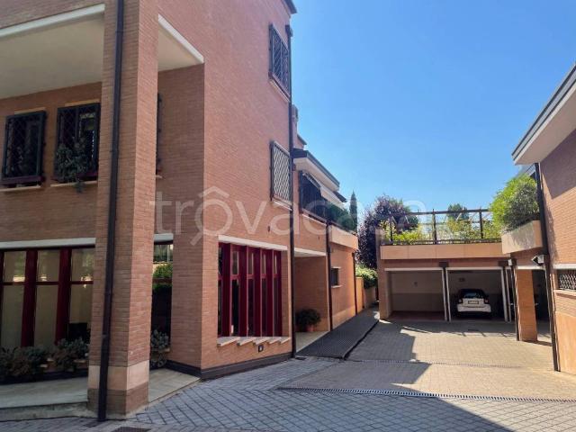 Appartamento in affitto a Bologna via Aureliano Pertile, 6, arredato, box, terrazzo TrovaCasa