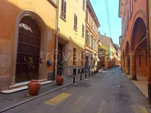 Appartamento in affitto a Bologna via Borgo Nuovo, arredato, ascensore, riscaldamento centralizzato TrovaCasa