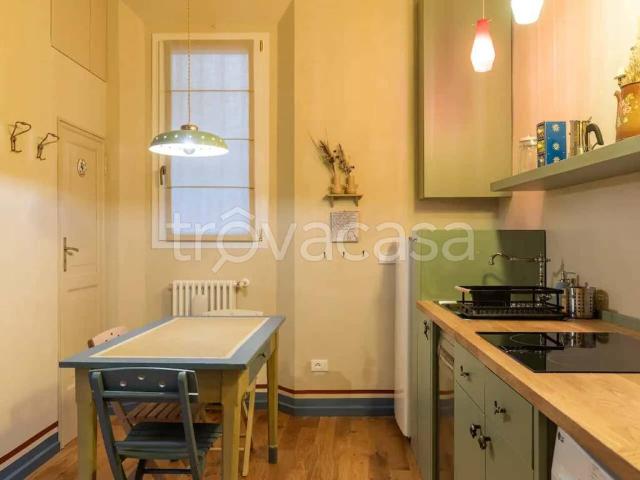 Appartamento in affitto a Bologna via Broccaindosso, arredato, ristrutturato, cucina a vista TrovaCasa