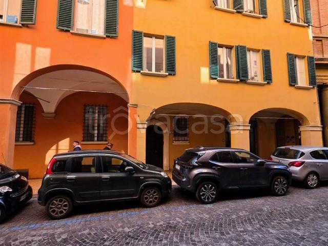 Appartamento in affitto a Bologna via cartoleria, 38, arredato, travi a vista, ristrutturato TrovaCasa