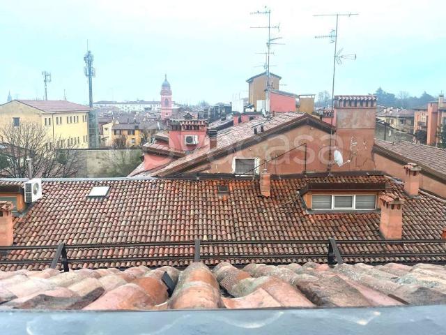 Appartamento in affitto a Bologna via Chiudare, riscaldamento autonomo, parzialmente arredato, travi a vista TrovaCasa