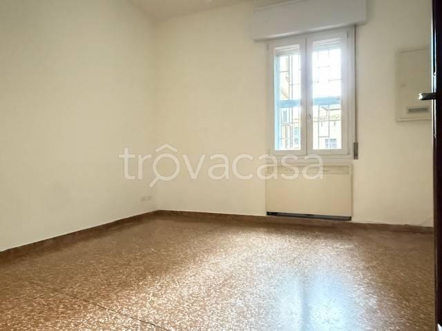 Appartamento in affitto a Bologna via del Cestello, 2, terrazzo, parzialmente arredato, buono stato TrovaCasa