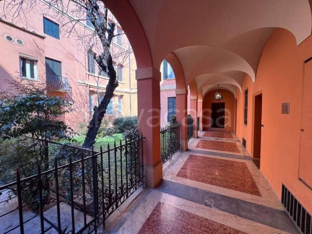 Appartamento in affitto a Bologna via Del Monte, parzialmente arredato, ascensore, centrale TrovaCasa