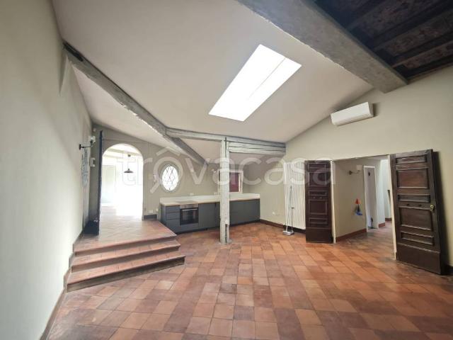 Appartamento in affitto a Bologna via Goito, terrazzo, parzialmente arredato, caminetto TrovaCasa