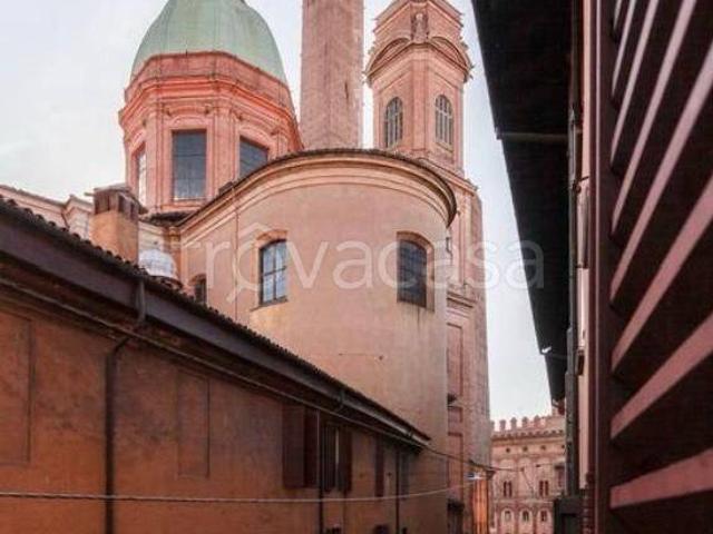 Appartamento in affitto a Bologna via San Vitale, 16, arredato, riscaldamento autonomo, centrale TrovaCasa