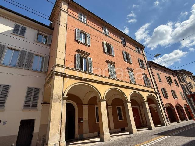 Appartamento in affitto a Bologna via Santo Stefano, arredato, centrale, parquet TrovaCasa