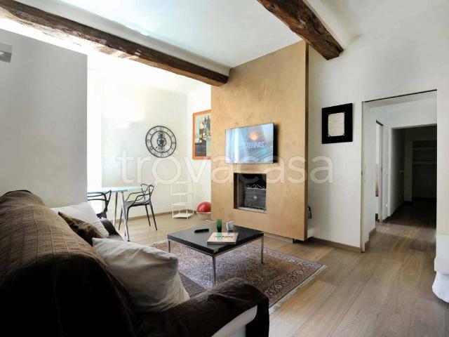 Appartamento in affitto a Bologna via Santo Stefano, arredato, parquet TrovaCasa