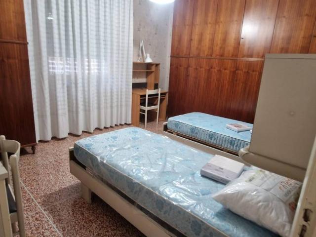 Appartamento in affitto a Bologna viale della Repubblica, 16, arredato, infissi in legno, balcone TrovaCasa