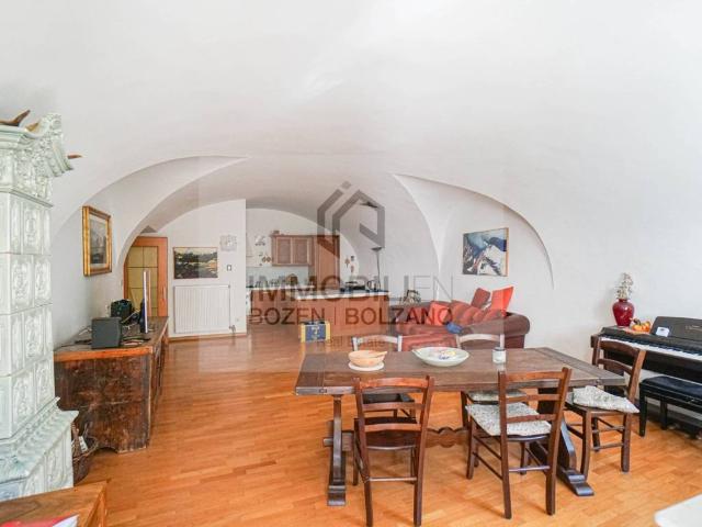 Appartamento in affitto a Bolzano via Andreas Hofer, 2B, non arredato/vuoto, zona residenziale, cantina TrovaCasa