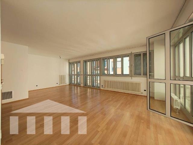 Appartamento in affitto a Bolzano via Leonardo Da Vinci, 24, 39100 Bolzano bz, Italia, box, terrazzo, parzialmente arredato TrovaCasa