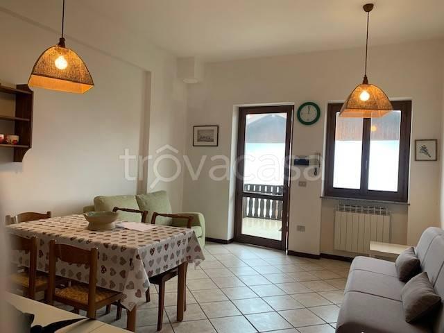 Appartamento in affitto a Borno via Don Moreschi, 10, arredato, giardino privato, terrazzo TrovaCasa