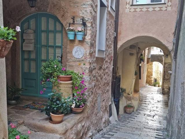 Appartamento in affitto a Borgio Verezzi, arredato, caminetto, cucina a vista TrovaCasa