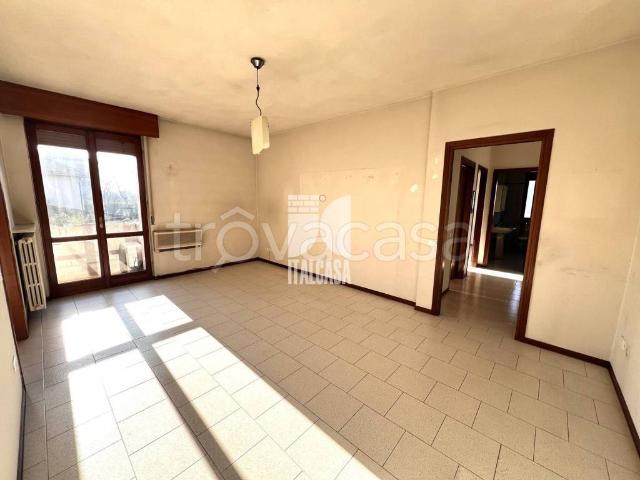 Appartamento in affitto a Borgo Virgilio via g. Cugola, non arredato/vuoto, box, riscaldamento autonomo TrovaCasa