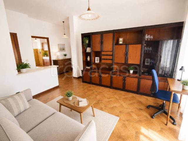 Appartamento in affitto a Bra via Silvio Pellico, arredato, box, terrazzo TrovaCasa