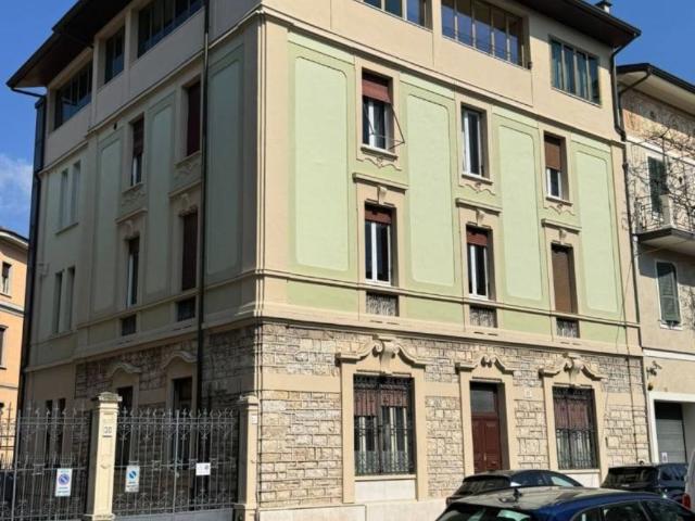 Appartamento in affitto a Brescia via Alessandro Manzoni, 28, parzialmente arredato, ultimo piano, luminoso TrovaCasa