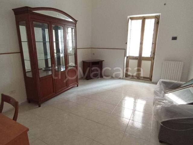 Appartamento in affitto a Brindisi via Romolo, arredato, vicinanze negozi, cucina abitabile TrovaCasa