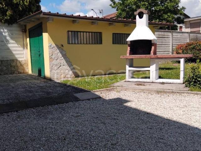 Appartamento in affitto a Caldogno via Pasubio, 105, giardino privato, caminetto, centrale TrovaCasa