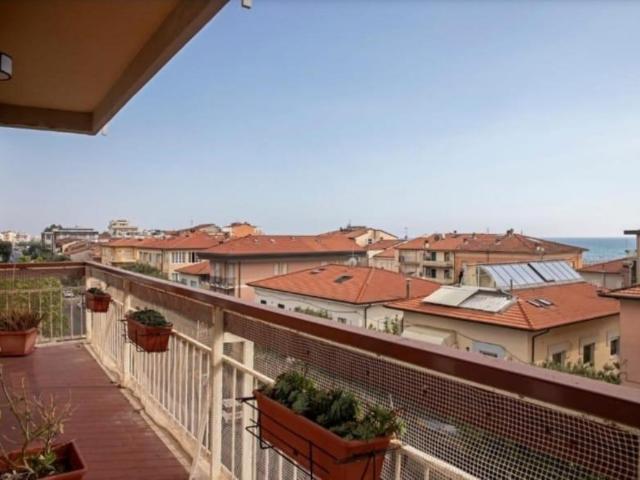 Appartamento in affitto a Camaiore, arredato, terrazzo, fronte mare TrovaCasa