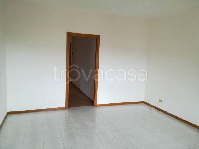 Appartamento in affitto a Campagnano di Roma via Quintilio Gentili, non arredato/vuoto, centrale, posto auto coperto TrovaCasa