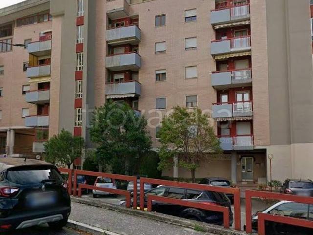 Appartamento in affitto a Campobasso piazza Molise, arredato, lavatrice, balcone TrovaCasa