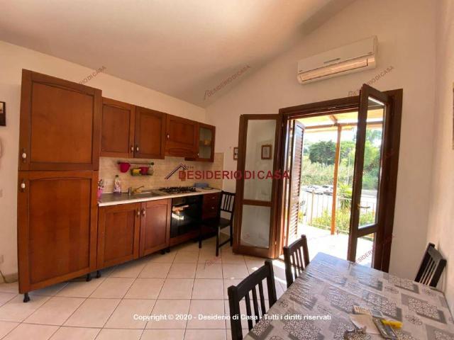 Appartamento in affitto a Campofelice di Roccella ss113, arredato, posto auto, terrazzo TrovaCasa