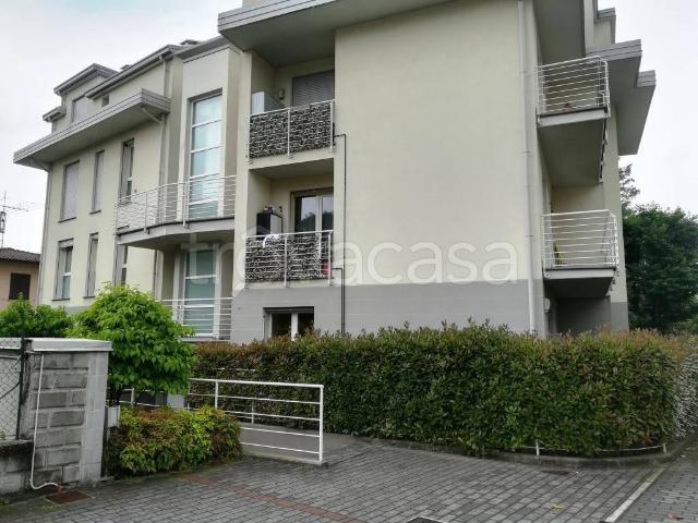 Appartamento in affitto a Cantù via Monte Baldo, 5, non arredato/vuoto, balcone TrovaCasa