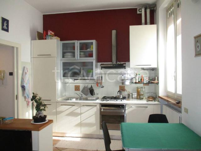 Appartamento in affitto a Cantù via Silvio Pellico, arredato, giardino, riscaldamento autonomo TrovaCasa