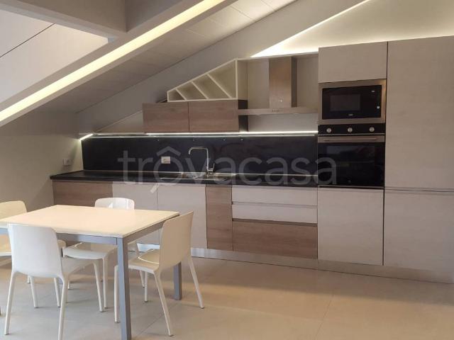 Appartamento in affitto a Casnate con Bernate via 25 Aprile, arredato, box, terrazzo TrovaCasa