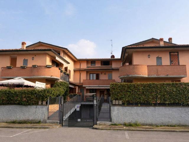 Appartamento in affitto a Casorate Primo via Sandro Pertini, 10, giardino privato, box, terrazzo TrovaCasa
