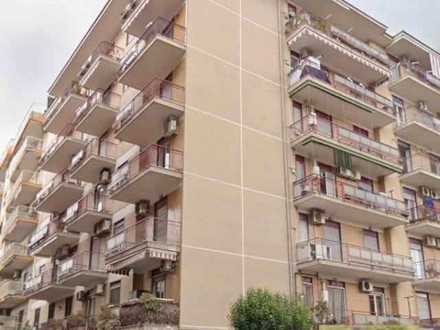 Appartamento in affitto a Casoria via Paolo Piccirillo, posto auto, parzialmente arredato, doppia esposizione TrovaCasa