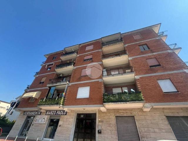 Appartamento in affitto a Caserta via Sant'Antonio, 33, non arredato/vuoto, vicinanze negozi, zona residenziale TrovaCasa
