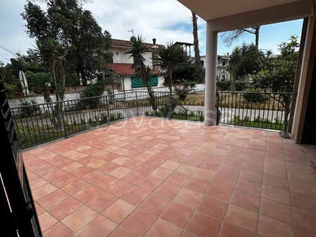 Appartamento in affitto a Castel Volturno viale dei Gelsomini, 13, terrazzo, parzialmente arredato, balcone TrovaCasa