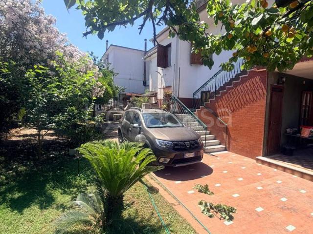 Appartamento in affitto a Castel Volturno viale Raffaello Sanzio, arredato, giardino privato, terrazzo TrovaCasa