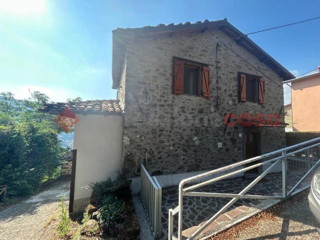 Appartamento in affitto a Castelnuovo di Garfagnana castelnuovo di Garfagnana Belvedere,7, arredato, riscaldamento autonomo, caminetto TrovaCasa