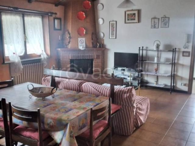 Appartamento in affitto a Castelnovo ne' Monti via Morandi, arredato, cucina a vista, studio TrovaCasa