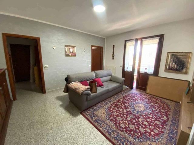 Appartamento in affitto a Castelnovo ne' Monti via Roma, arredato, centrale, lavanderia TrovaCasa