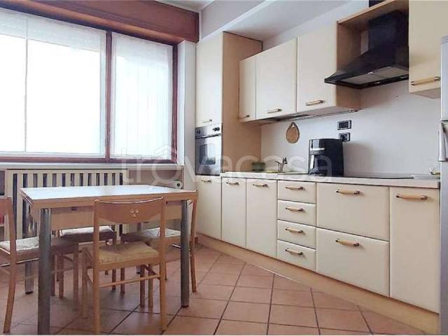 Appartamento in affitto a Castellanza via Papa Giovanni XXIII, arredato, cantina, cucina a vista TrovaCasa
