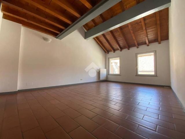 Appartamento in affitto a Castelleone via Roma, 10, non arredato/vuoto, centrale, luminoso TrovaCasa