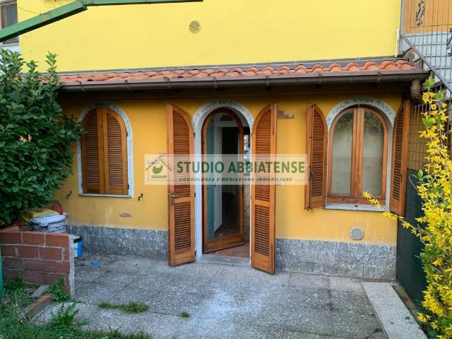 Appartamento in affitto a Castelletto sopra Ticino via Preti, non arredato/vuoto, giardino privato, riscaldamento autonomo TrovaCasa