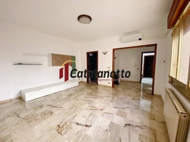 Appartamento in affitto a Castelvetrano strada Provinciale di Castelvetrano, arredato, ultimo piano, senza ascensore TrovaCasa