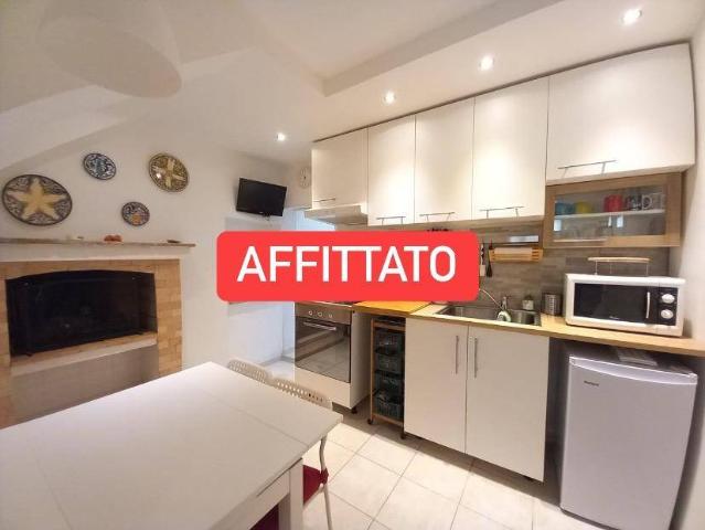 Appartamento in affitto a Capodimonte, arredato, caminetto, centrale TrovaCasa